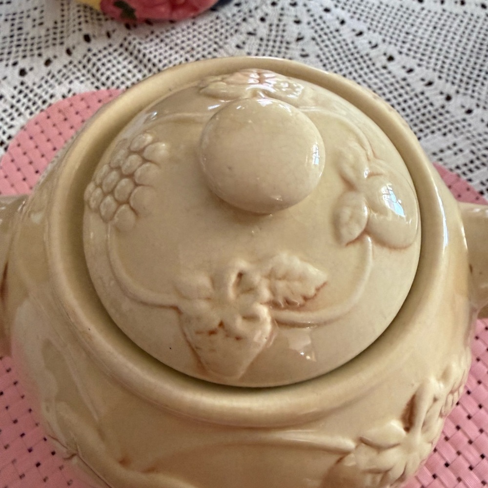 Vintage Strawberry Embossed Ceramic Teapot Pre-Owned Cottagecore - Picture 3 of 9